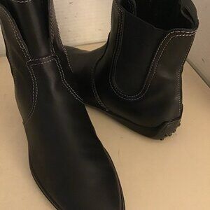 Tod's women black leather short boots Size 5.5. Made in Italy